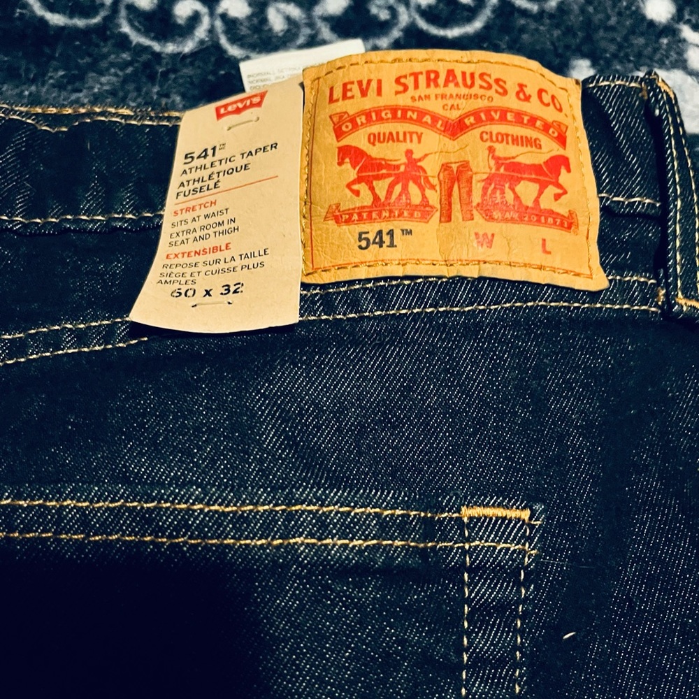Brand new mens Levi’s jeans. 60x32